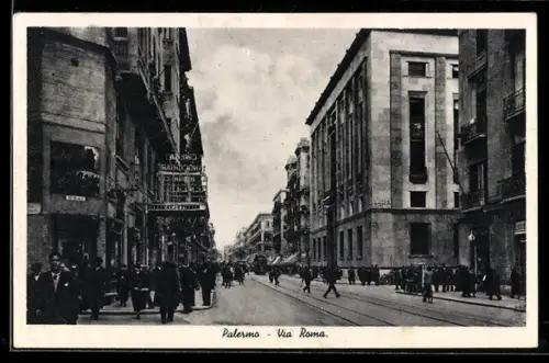 AK Palermo, Via Roma con passanti e tram in movimento