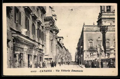 AK Catania, Via Vittorio Emanuele con edifici storici e pedoni