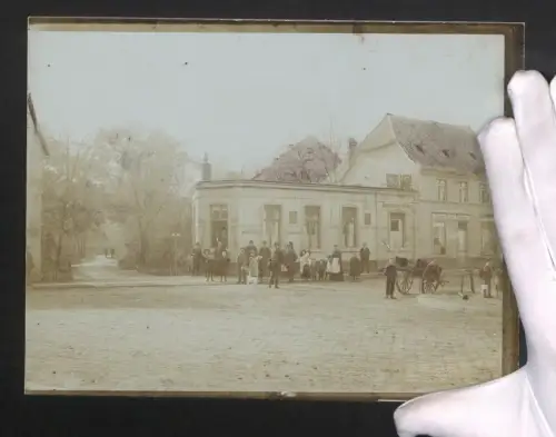 Fotografie Ansicht Aschersleben, Hohes Tor, Ortspartie mit Passanten und Restaurant