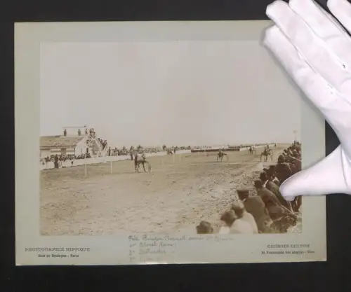 Fotografie Ansicht Nizza, Partie auf einer Pferderennbahn mit Zuschauern, Grossformat 27 x 21cm