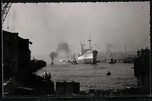 Fotografie Stapellauf des niederländisches Frachtschiffes Zaanland