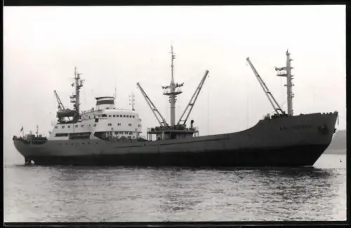 Fotografie Sowjetisches Frachtschiff Kargopol in Ballast fahrend