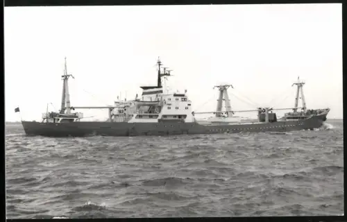 Fotografie Sowjetisches Frachtschiff Kapsukas in Fahrt in bewegter See