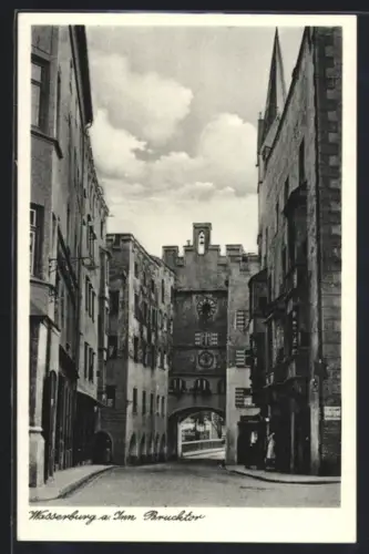 AK Wasserburg a. Inn, Brucktor mit Strasse, Kirchturm