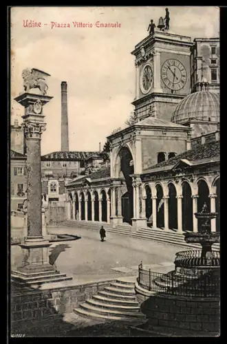 AK Udine, Piazza Vittorio Emanuele mit Uhrturm und Säule