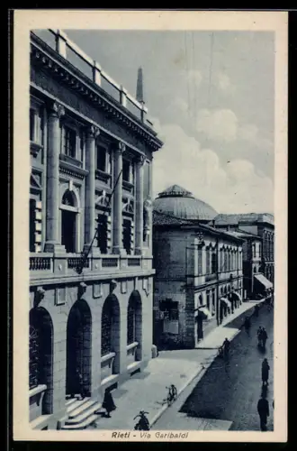 AK Rieti, Via Garibaldi con edifici storici e passanti