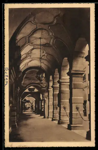 AK Bolzano, Portici storici con archi decorati