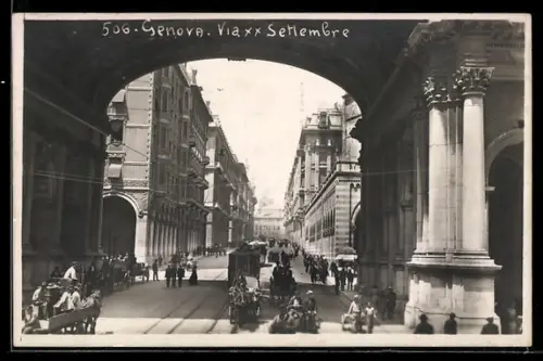 AK Genova, Via XX Settembre con traffico e architettura monumentale, Strassenbahn