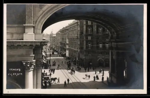 AK Genova, Via XX Settembre con vista sull`arco e traffico cittadino