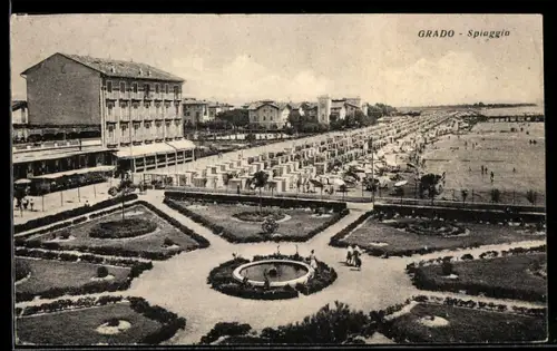 AK Grado, Spiaggia con vista sul lungomare e giardini