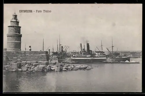 AK Civitavecchia, Faro Traino con navi e porto sullo sfondo