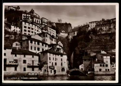 AK Nesso /Lago di Como, Veduta del borgo e cascata sul lago