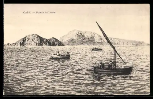 AK Capri, Veduta dal mare con barche a vela e remi