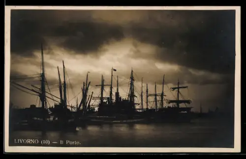 AK Livorno, Il Porto al tramonto con velieri e cielo nuvoloso