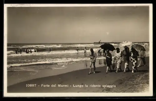 AK Forte dei Marmi, Lungo la ridente spiaggia