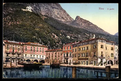 AK Riva, Il porto