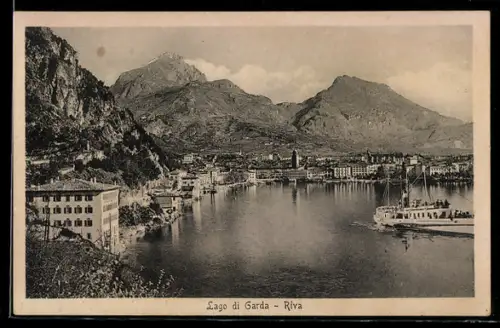 AK Riva /Lago di Garda, Vista sul lago con monti e nave