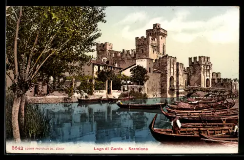 AK Sermione /Lago di Garda, Veduta del castello con barche sul lago