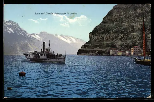 AK Riva sul Garda, Piroscafo in arrivo sul lago con montagne sullo sfondo