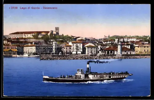 AK Desenzano /Lago di Garda, Vista della città con un battello a vapore sul lago