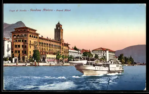 AK Gardone Riviera /Lago di Garda, Grand Hôtel mit Dampfschiff im Vordergrund