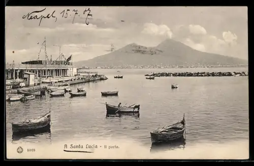 AK Napoli, Santa Lucia, il porto con barche e Vesuvio sullo sfondo
