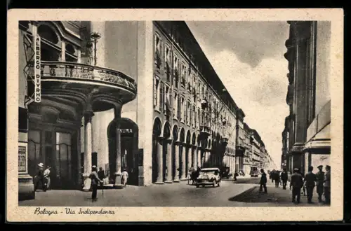 AK Bologna, Via Indipendenza con Albergo Divrno, persone e automobile