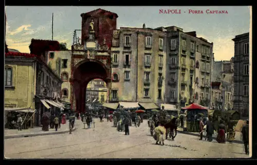 AK Napoli, Porta Capuana con vivace scena di strada