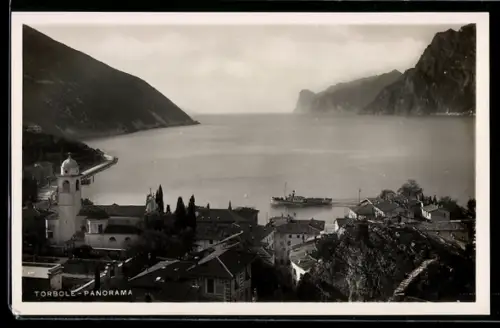 AK Torbole, Panorama zum See mit Dampfer