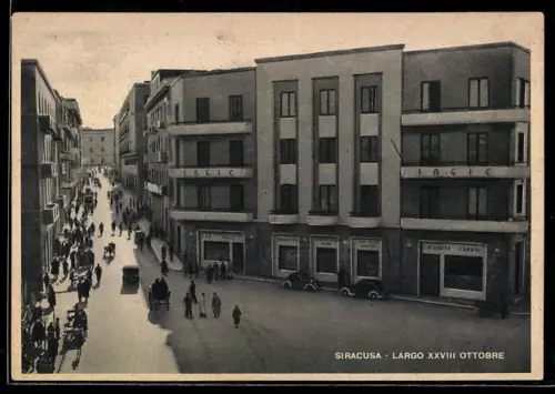 AK Siracusa, Largo XXVIII Ottobre con edifici e passanti