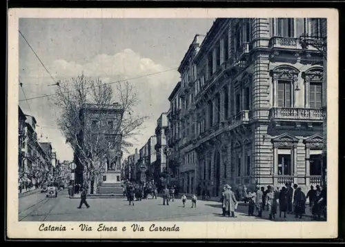 AK Catania, Via Etnea e Via Caronda, scena di strada animata con passanti e automobili