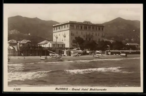 AK Alassio, Grand Hotel Mediterranée e spiaggia con barche