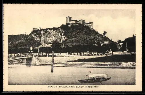 AK Angera /Lago Maggiore, Vista della Rocca con barca in primo piano