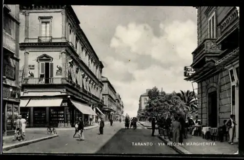 AK Taranto, Via Regina Margherita con passanti e negozi