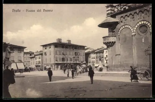 AK Prato, Piazza del Duomo con passanti e architettura storica