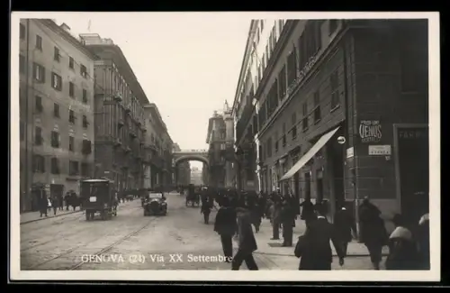 AK Genova, Via XX Settembre con passanti e auto d`epoca