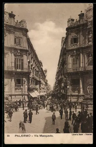 AK Palermo, Via Maqueda animata con folla e edifici storici