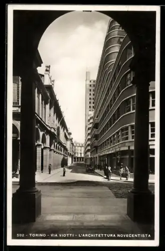 AK Torino, Via Viotti, l`architettura novecentista