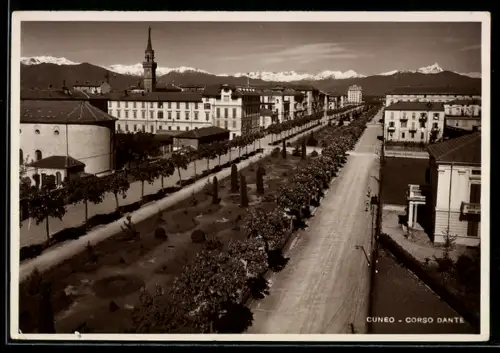 AK Cuneo, Corso Dante mit Blick auf die schneebedeckten Alpen