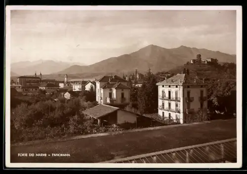 AK Forte dei Marmi, Panorama con montagne sullo sfondo