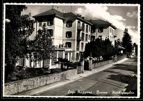AK Baveno /Lago Maggiore, Hotel Simplon e strada alberata