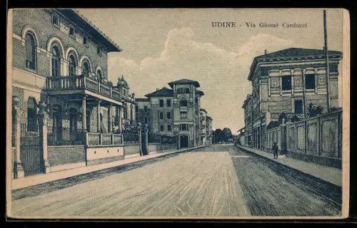 AK Udine, Via Giosuè Carducci con edifici storici