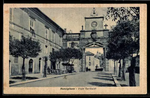 AK Ronciglione, Viale Garibaldi con arco e orologio storico