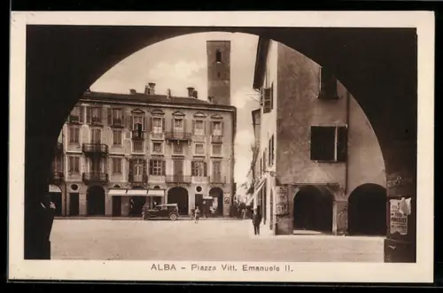 AK Alba, Piazza Vitt. Emanuele II con auto d`epoca e archi