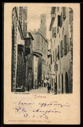 AK Volterra, Via di Castello con persone sulla strada