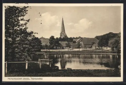 AK Petersdorf /Insel Fehmarn, Kirche, Teich, Fachwerkhäuser