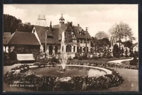 AK Ilmenau i. Thür., Bahnhof, Springbrunnen, Parkanlage