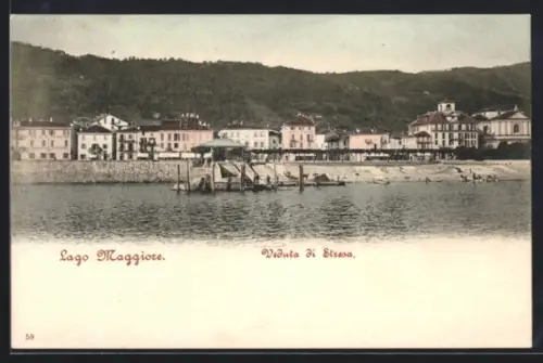 AK Stresa /Lago Maggiore, Panorama del lungolago con imbarcazioni a vela