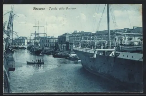 AK Siracusa, Canale della Darsena con navi e barche a remi