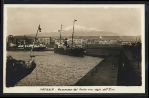 AK Catania, Panorama del porto con vista dell`Etna